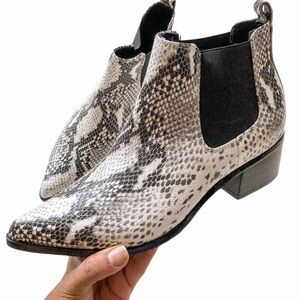Blondo Emelia Snakeskin Print Waterproof Leather Ankle Boots Black White Size 8